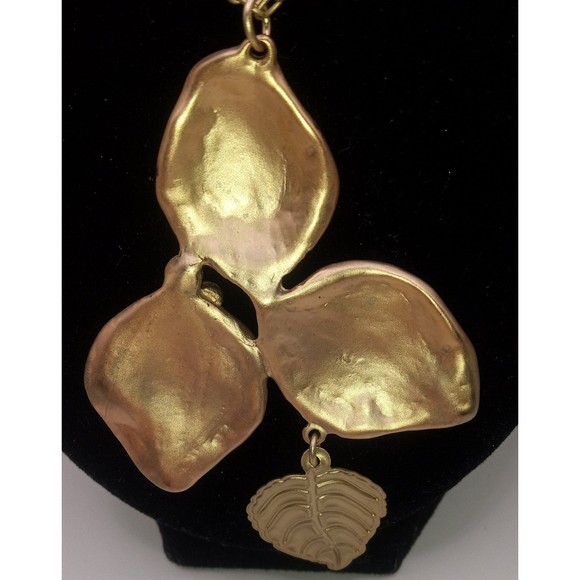 Coldwater Creek Enamel Orange Flower Gold Tone Leaf Pendant Necklace - Picture 4 of 10